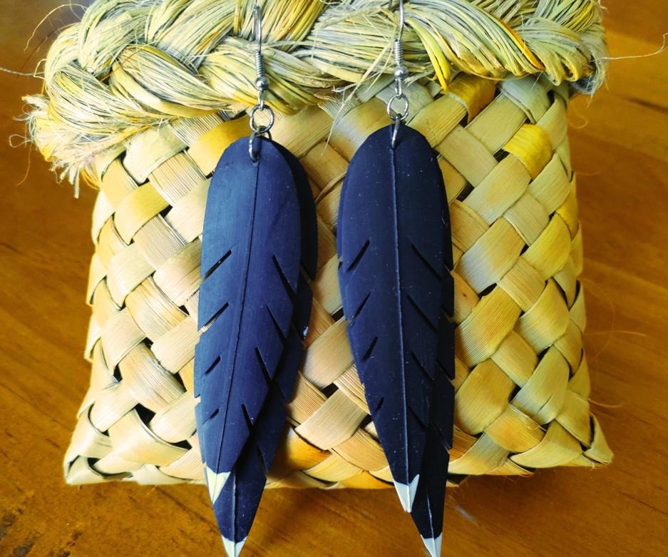 Huia - Double White Tip
